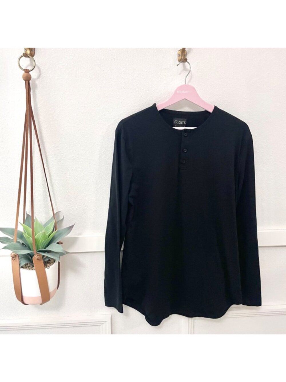 Cuts Elongated Premium AO Henley Black Long Sleeve Shirt L Classic Curve Hem - Picture 2 of 6
